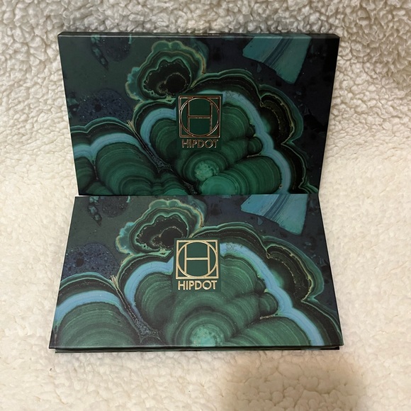 HIPDOT CENOTE EYESHADOW PALETTE NWT! - Picture 2 of 3
